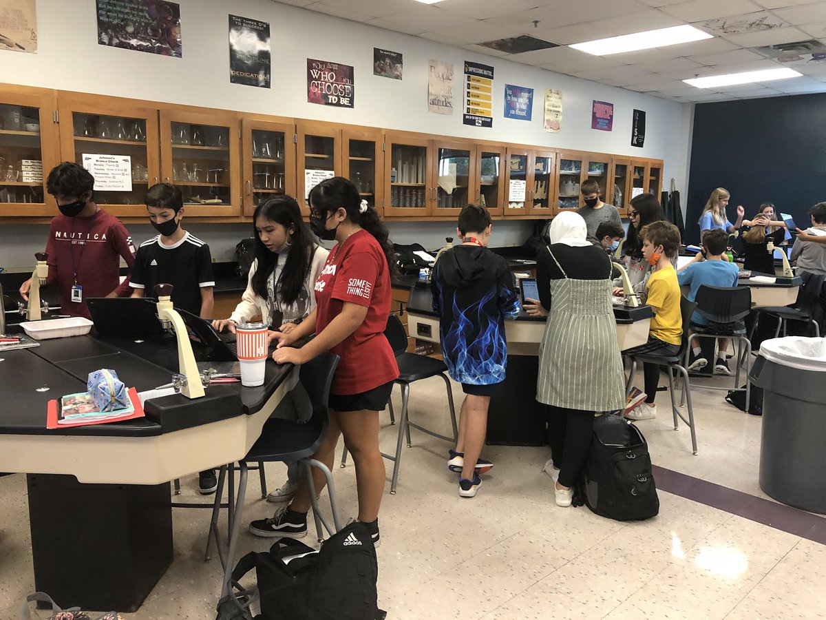 JohnsonScience's tweet photo. Nothing like a little Biomolecules Quizlet Live to get 1st period Bio movin’ and shakin’ on a Monday! 🤩  #proudtobeaBRONCO @HeritageBroncos @HeritageMSAVID https://t.co/11MX2HDmxe