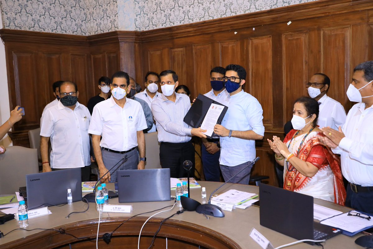 AUThackeray's tweet photo. For us, development and sustainable living in Mumbai go hand in hand. Our policies and initiatives reflect this ethos. Taking this goal ahead facilitated the signing of 3 MoUs, to further strengthen Mumbai Climate Action Plan. https://t.co/ox57eaCXZ2