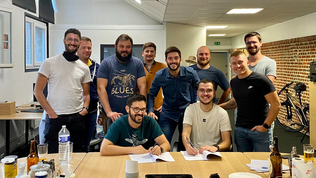 Le mercato s'est fini par les signatures de deux légendes 
! Je ne parle pas ici de Ronaldo ni de Messi, mais bien de Baptiste et Rémi qui rejoignent l'équipe <a href="/JetDevLille/">Jetdev</a>  ! 🔥🛫 #togetherToTheMoon #dreamTeam