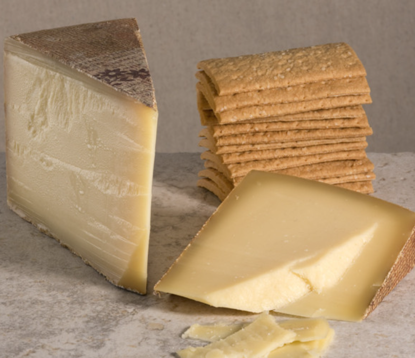 vfbillich's tweet photo. L'Etivaz
37 Alps, 37 producers, 1 seasonal, traditional cheese. Think of this as what Gruyere used to be: milk from cows grazing on flowers and wild onions in the summer pastures
https://t.co/xK1P5pVV3C https://t.co/FqnTGa3kgO