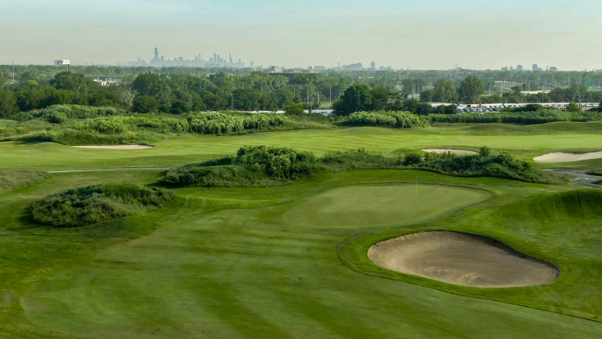 HarborsideGolf's tweet photo. It's National Golf Lovers Day! We hope to see you on the course to celebrate your love for the game! ⛳
#golf #illinoisgolf #chicagogolf #pga #bestgolfcourse #bucketlistgolf #harborsideinternational #harborsidechicago #harborside #flyoverfriday #golfchicago #golfisgreat https://t.co/QxFHtTSseo