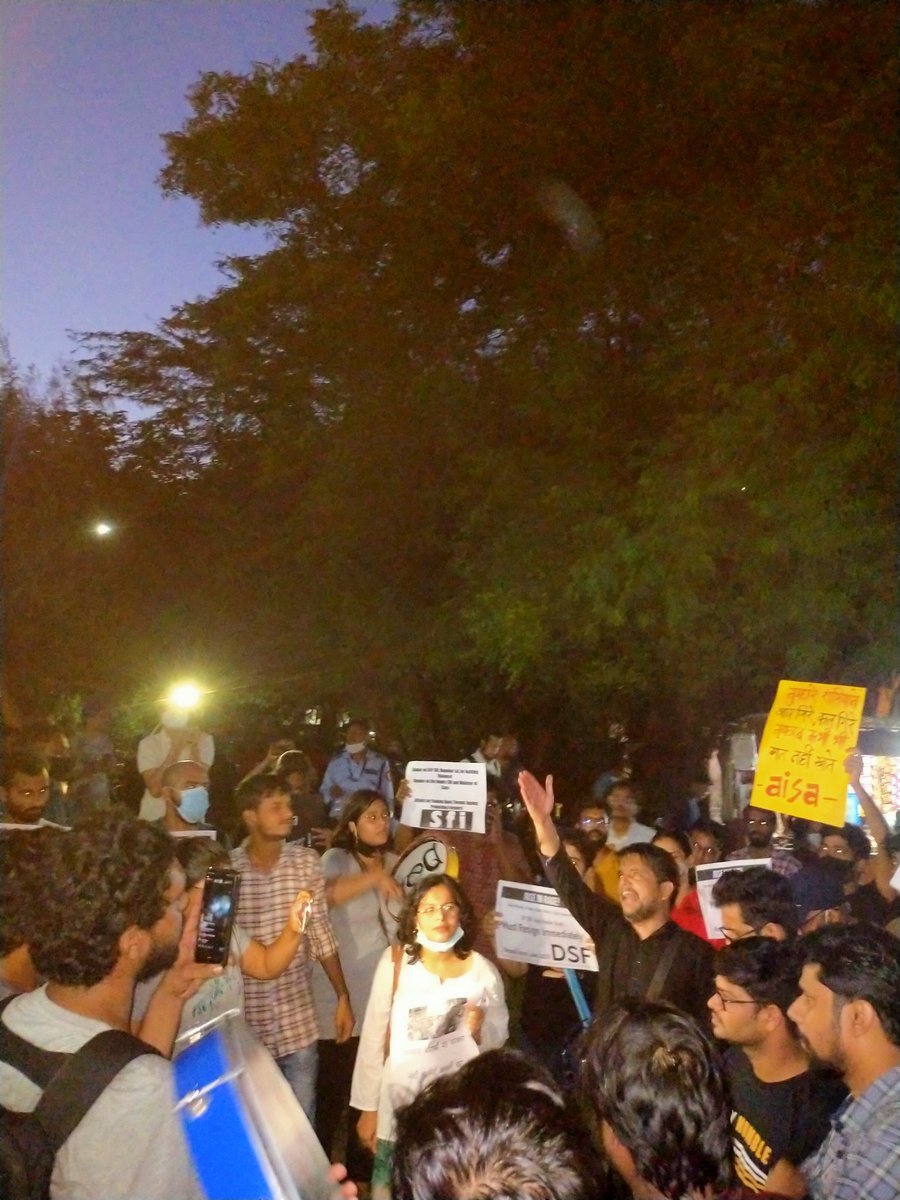 RamaNaga_'s tweet photo. Protest in JNU against the murder of farmers in UP's #Lakhimpur by BJP goons. Demanding justice for all the martyred farmers. #PunishTheBjpGoons #RepealTheFarmLaws #NoToPrivatization #NoToStateViolence https://t.co/5NldSrJhIo