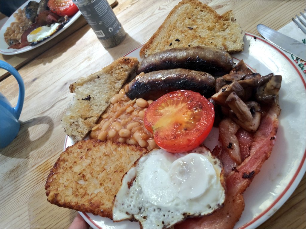 cindyckx's tweet photo. @SJB_SynBio and I missing the UK, so we made proper full English breakfast with homemade baked beans, homemade Cumberland sausages and homemade white bread for toast #longweekendoff #holidayfoodproject #fullEnglishBreakfast https://t.co/9TkSrTKXHe