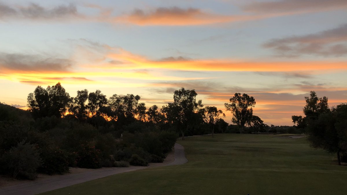 Walter_Kelley's tweet image. Dew delay! When the AM temperature finally drops into the 60s!! 69° at 6 AM, first time I felt that since May. I love wet grassy feet in the desert. #swingeasy