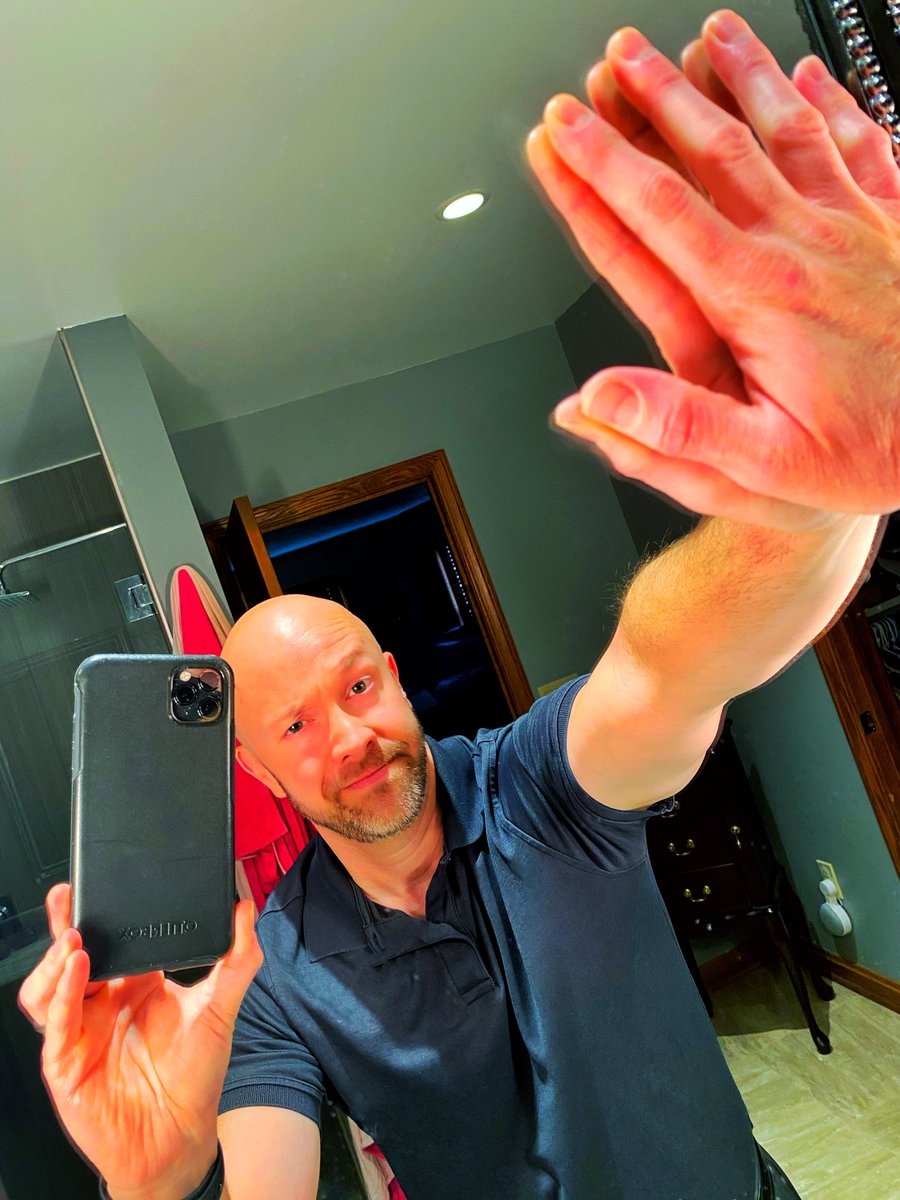 TapBackIn's tweet photo. Day 1 of the #high5challenge with @melrobbins - let's do this! #melrobbins #growthday #tapbackin https://t.co/iwcgcdWOys