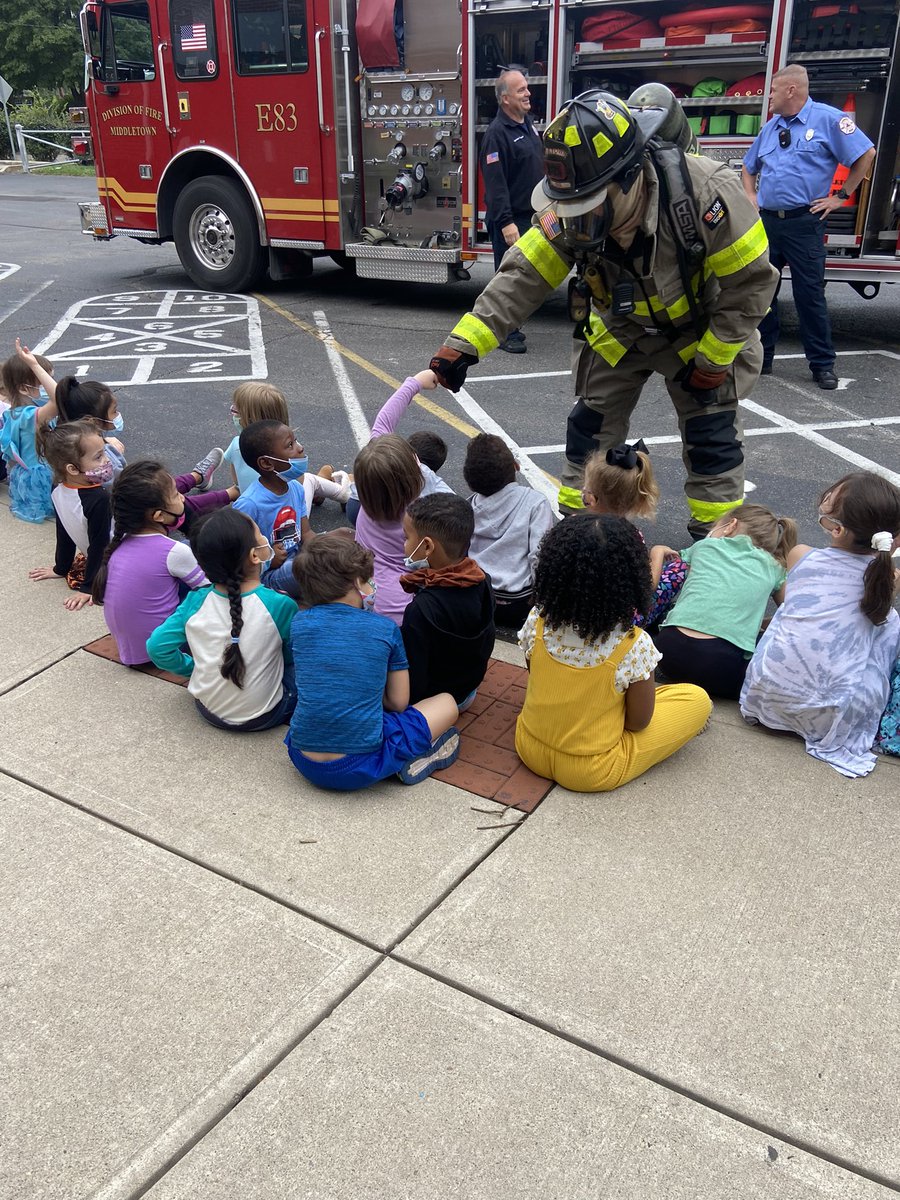 MrsHatcher_K's tweet photo. Shout out to @MFDOhio for coming and teaching us about fire safety this morning! They were the best and the kids loved it! #MiddieRising #MayfieldStrong @MayfieldTweets https://t.co/5BU0rE8SDa