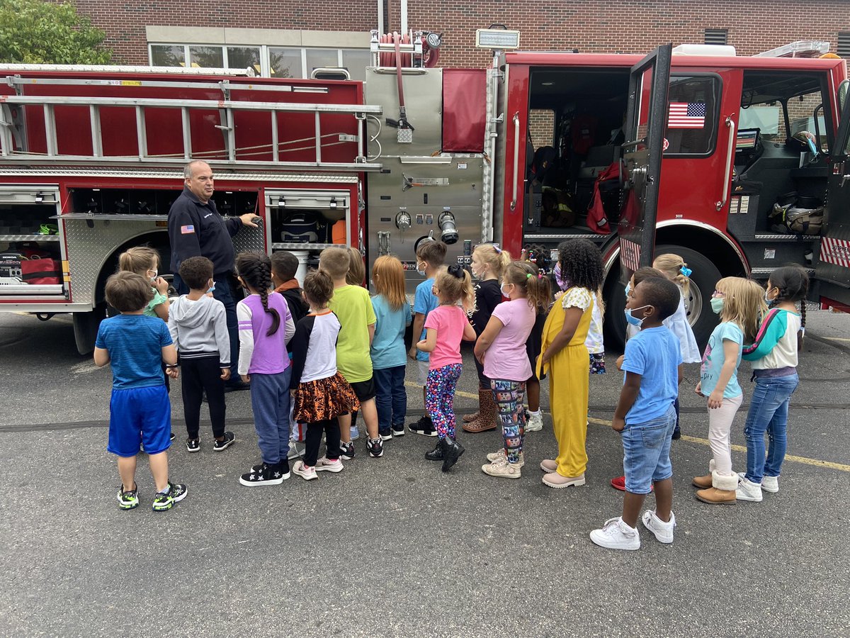 MrsHatcher_K's tweet photo. Shout out to @MFDOhio for coming and teaching us about fire safety this morning! They were the best and the kids loved it! #MiddieRising #MayfieldStrong @MayfieldTweets https://t.co/5BU0rE8SDa