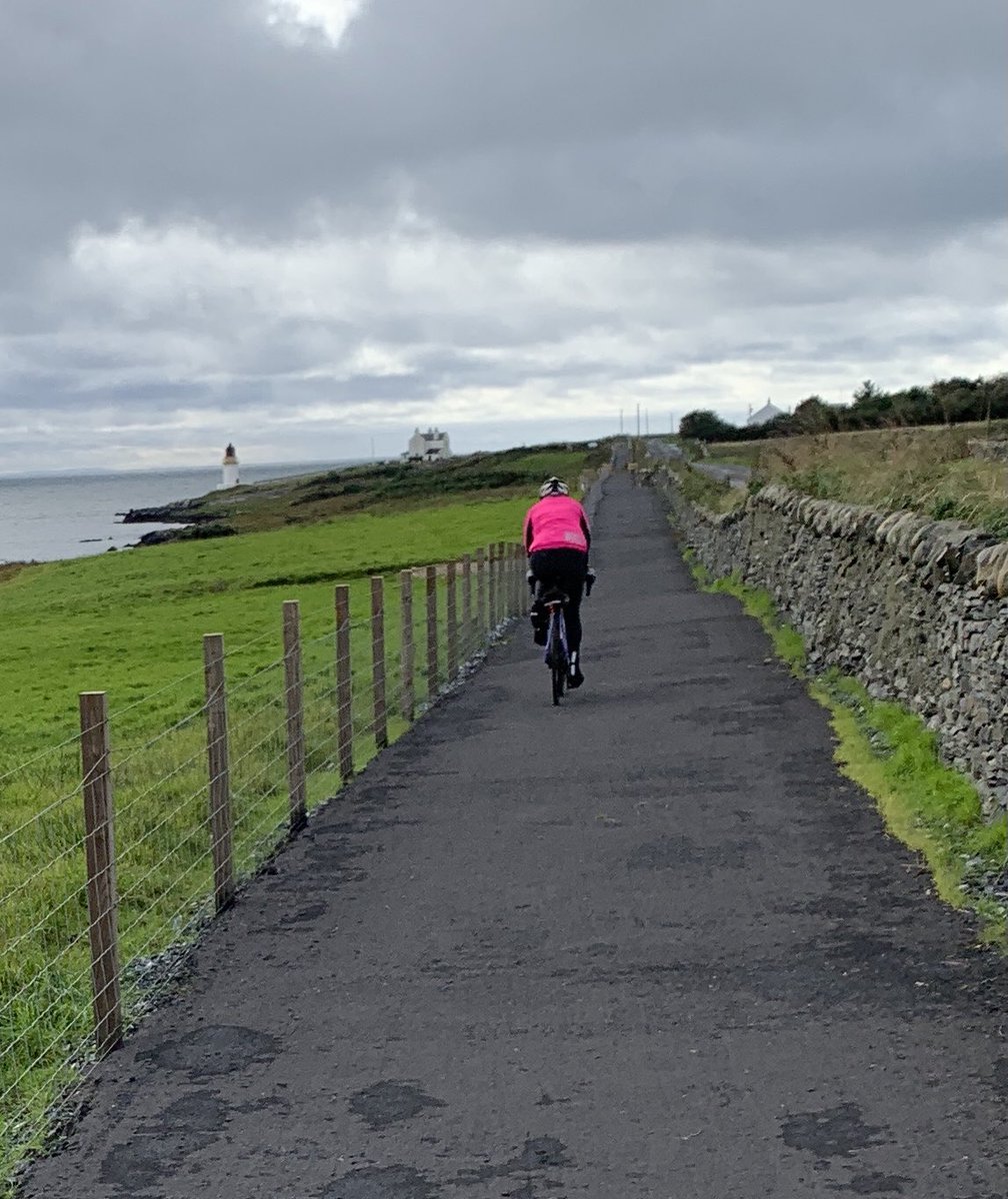 DistilleryBikes's tweet photo. Dodged ALL the showers on our ride round to Portnahaven to watch the seals.. Bumped into @davidjbrodie, Heather and their ever increasing pack of hounds. Needless to say little Rhu stole Mrs DistilleryBikes’ heart. #cycling #weatherwin #beeroclock https://t.co/pWeTFZugia