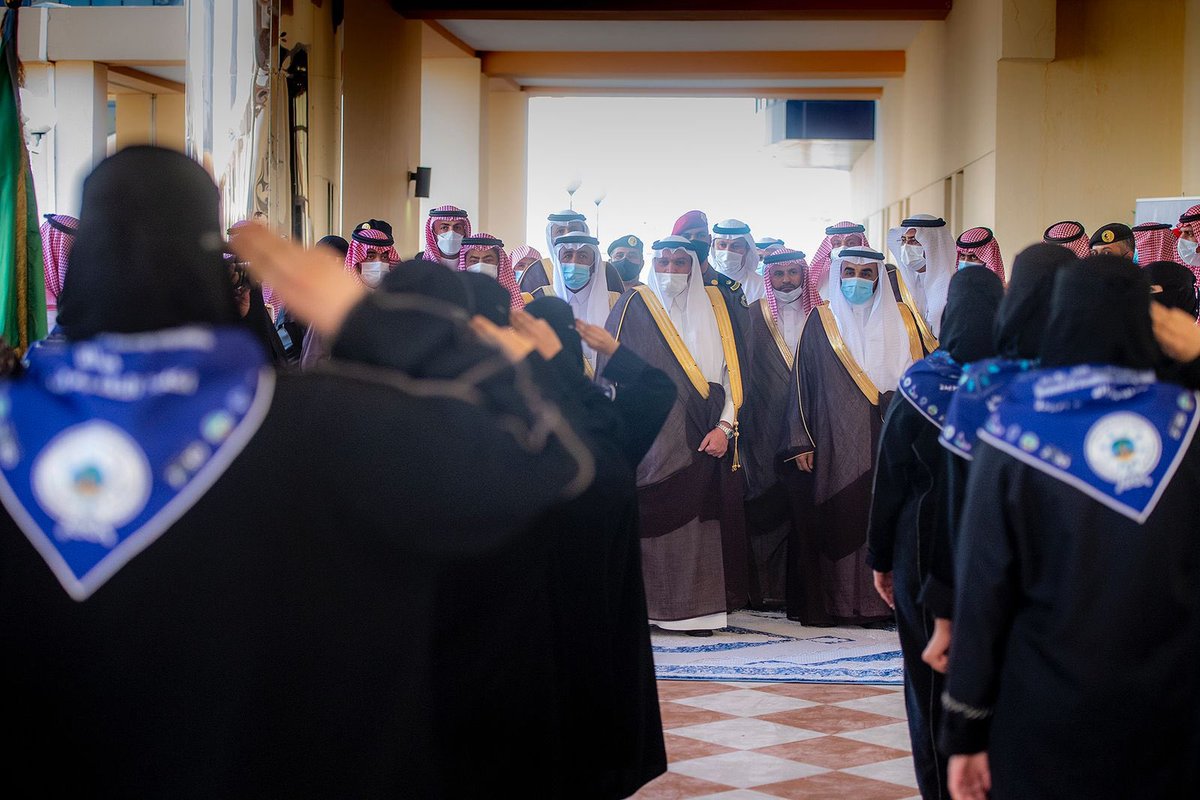 EmarahAlQassim's tweet photo. نوّه سموه بدعم القيادة الرشيدة للمنجزات التعليمية والتقنية ..

سمو #أمير_القصيم : سعيد بما شاهدته من جاهزية وتكامل في تجهيزات الكلية التي يبلغ عدد طالباتها  1500 طالبة، سواء في فصول التدريب او القاعات او المعامل او التخصصات التدريبية التي تتوافق مع سوق العمل . https://t.co/8HFc7pyzkl
