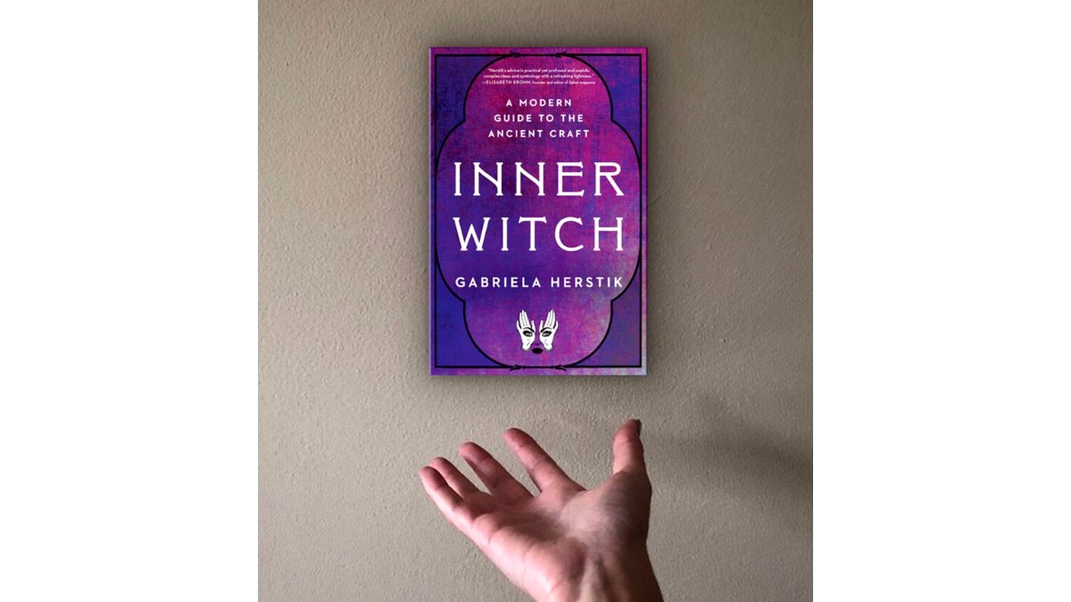 Tarcher_Books's tweet photo. “Being a witch means living in this world consciously, powerfully, and unapologetically.”- @GabyHerstik ✨
#InnerWitch #IAmLaCultura
https://t.co/9Nxu1cISP6 https://t.co/WIWWCpHXaC