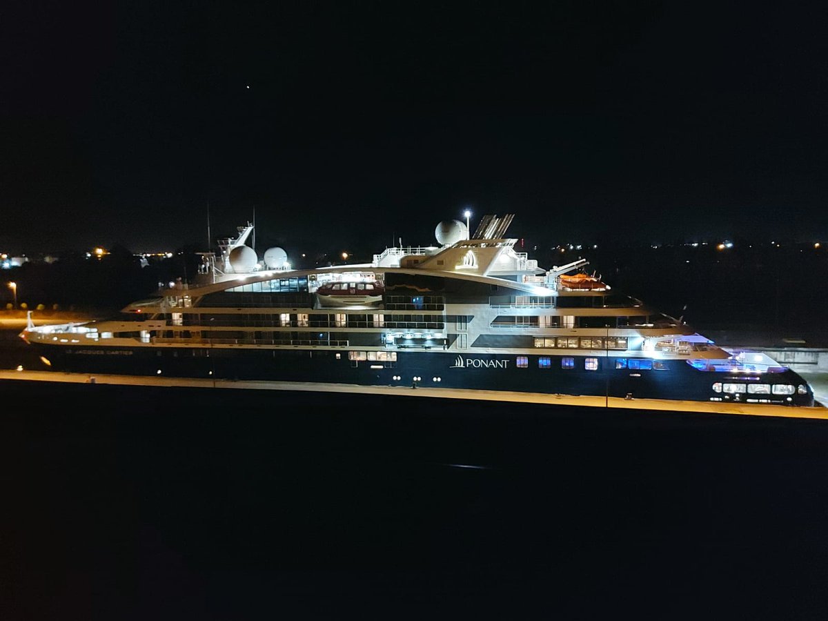 hatoblanco's tweet photo. @PuertoDeSevilla @ponant_cruises @8tvandalucia @Ayto_Sevilla @CruceroSevilla @pmvp1 @visitseville @prodetur @TurismoAndaluz @suncruiseand @PuertosAND @RafaCarmonaAND Disfrutando de las vistas https://t.co/WeMraWnYIJ