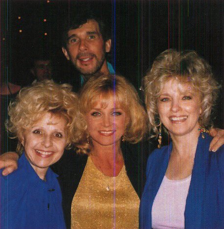 barbaramandrell's tweet photo. “My friend #eddierabbitt caught me having such a fun visit with girlfriends #brendalee and #conniesmith that I think he wanted to join us!” #mandrellmonday #afteralltheseyears #countrymusic https://t.co/uGaSVVQPnp