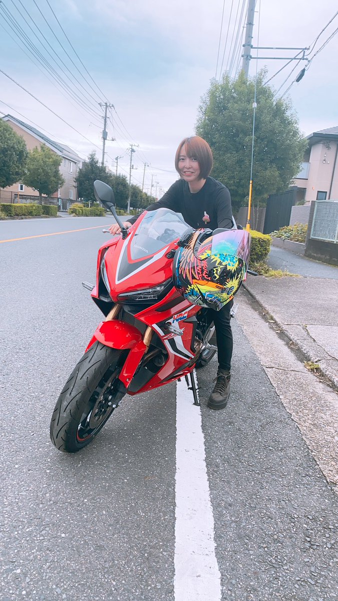bassadaidaisuki's tweet photo. 再度ﾊﾞｲｸ納車したので自己紹介‼︎
性別: 女
年齢: 25
住み: 都内
愛車:CBR650r
好き:🏍🐶🍜🍔♨️🍷
一言:ﾂｰﾘﾝｸﾞ毎週末行きたい‼︎気軽に誘ってください!平日はﾅｲﾂｰしたい
#バイク乗りと繋がりたい
#バイク好きと繋がりたい
#バイク乗りとして軽く自己紹介
#バイク女子と繋がりたい https://t.co/xbzbTGvl0b