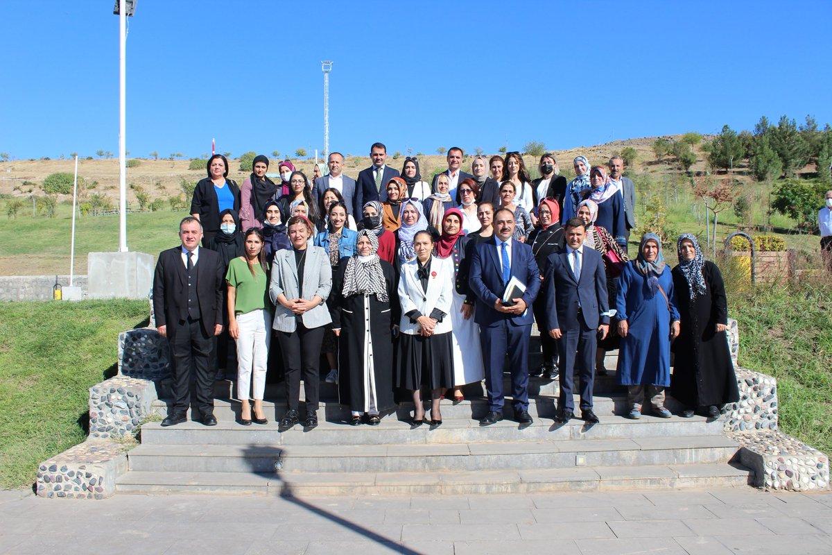 Milletvekilimiz Sayın <a href="/eronat_oya/">Oya ERONAT 🇹🇷</a> ve İlgili kurum müdürlerimiz ile birlikte;

Girişimci kadın Kooperatiflerimiz ile bir araya gelerek, kadın kooperatiflerimizin yaptığı faaliyetler üzerine istişarelerde bulunduk.

<a href="/aysekesir/">Ayşe Keşir 🇹🇷🇹🇷🇹🇷</a> 
<a href="/erkankandemir/">Erkan Kandemir</a> 
<a href="/AKKADINGM/">AK Parti Kadın Kolları</a> 
@dbbkadinveaile