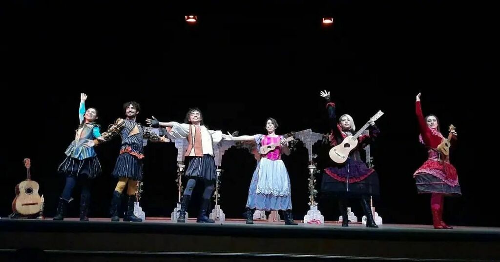 OscarSergix's tweet photo. 150 funciones del #carrodecomedias2017 de la UNAM 😍 @novohispunk

¡Felicidades a mis punks y muchas gracias porque cada vez me enseñan algo nuevo, MAESTRXS 💚! @actorcarlosherrera @dianaperelli @annajarana @darlinglucas7 @anaidbhr Álvaro @rebe_liion 
… https://t.co/qRidY6F5eU https://t.co/8TMVRsvQHC