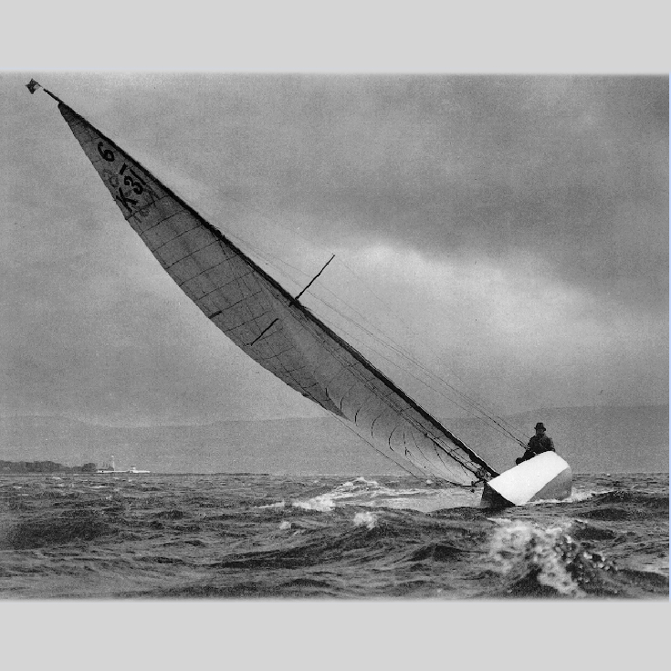 We love a bit of drama when it comes to sailing, and this incredible photo certainly delivers! Sadly we have no idea who took this dramatic photo of Ingomar (Hoyt, 1923). Does anyone out there know any more?

You can see the picture on the website here: tinyurl.com/28kddwmd