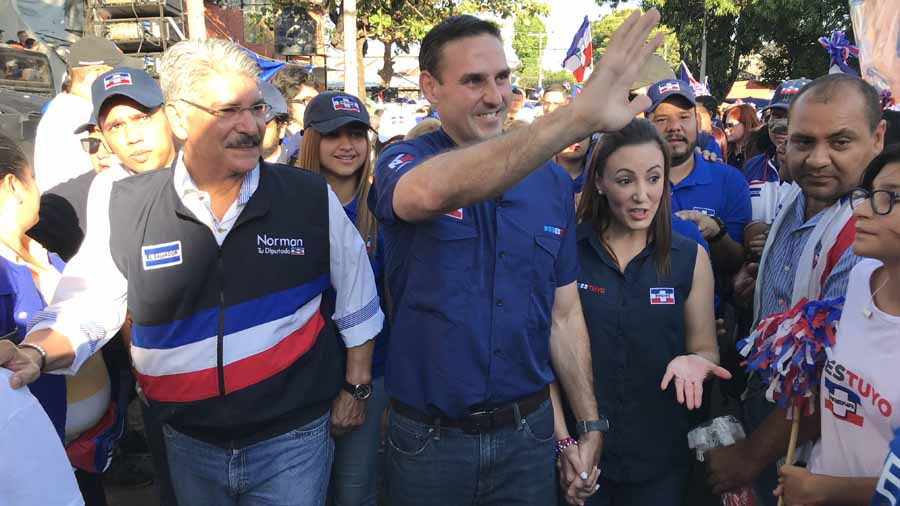 Arthur38785754's tweet photo. @EDHNoticias Dicen que @prensagrafica está casi en quiebra y muy probablemente cierren operaciones muy pronto

Cómo cambia la vida, me preguntó cuánto durarán los otros panfletos?

Feliz lunes a todos

#NetoCumple

#MarionaEsTuYo https://t.co/eDsKtC1n76