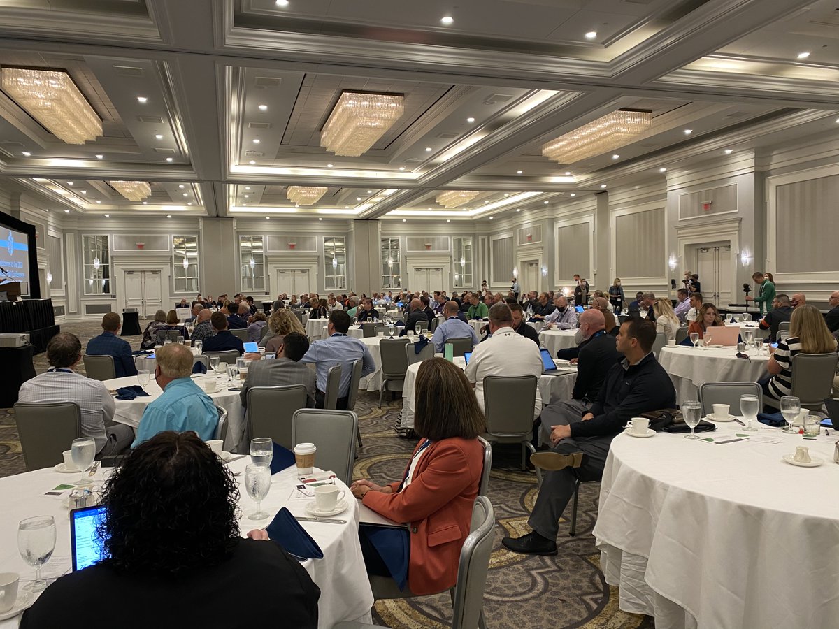 OhioPrincipals's tweet photo. Loving the energy here this morning! Kicking off the 2021 OASSA Fall Conference with the awards ceremony and keynote presentation with @thomascmurray #OASSAFall21 https://t.co/kl9CwB1Qlk