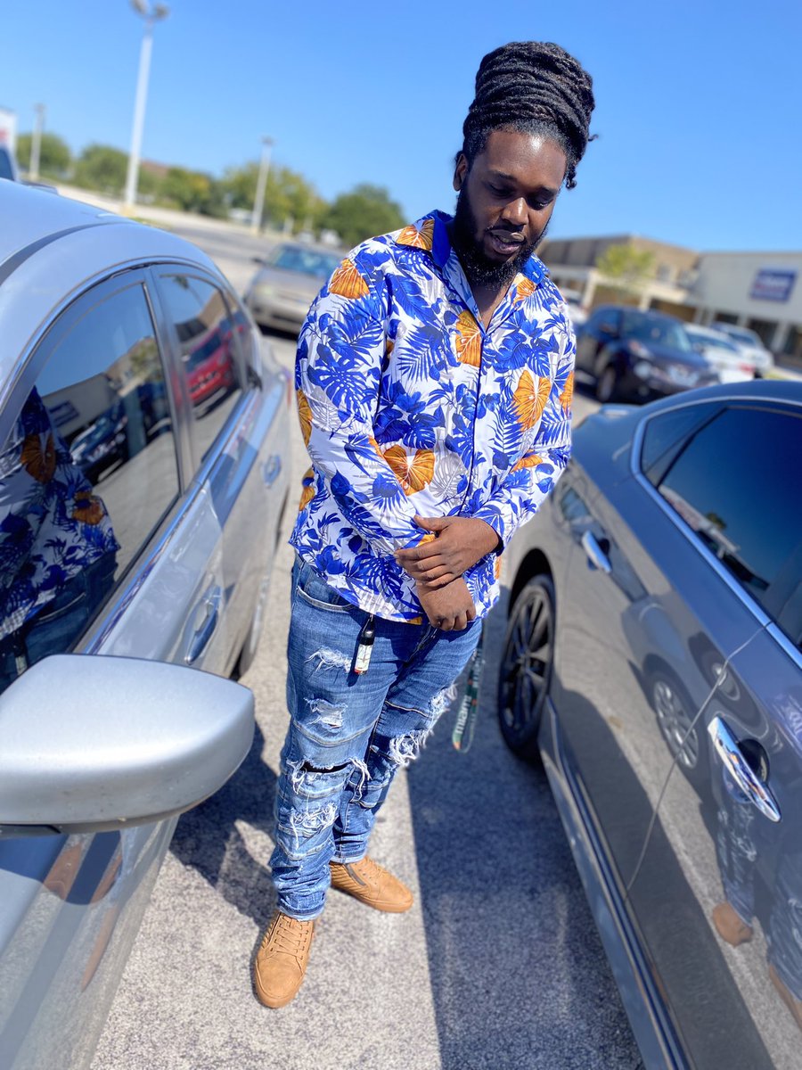 DreadGuru305's tweet photo. Young Bull LIVING LIFE…It’s A real nigga day 🦍♎️ https://t.co/KAi0qa2Y1h