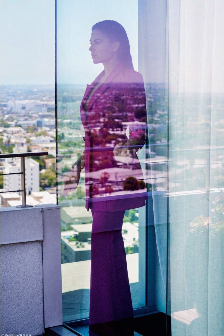 BRParrilla's tweet photo. 📸 SCANS | Lana Parrilla para a Ebby Magazine do mês de Outubro. #2 https://t.co/GeX5BN7Nw9