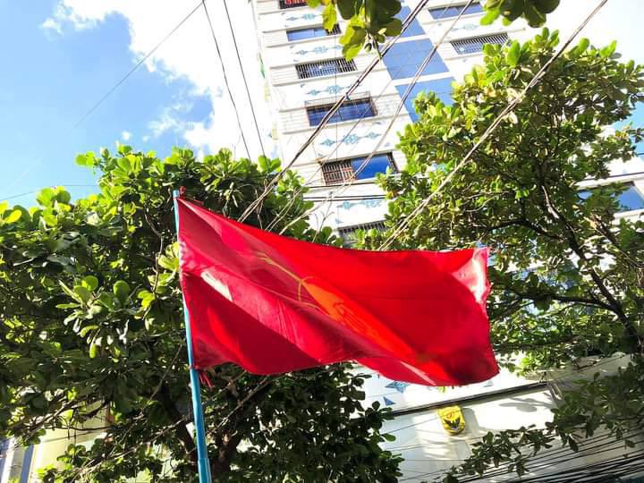 Myintzu00561368's tweet photo. Despite the tight surveillance of SAC forces, Mandalay-based Universities Students Union Strike conducted a marching strike on the streets to overthrow Genocidal Military. REFUGEES NEED HELP #Oct4Coup #WhatsHappeningInMyanmar https://t.co/i6KVzAVsyM