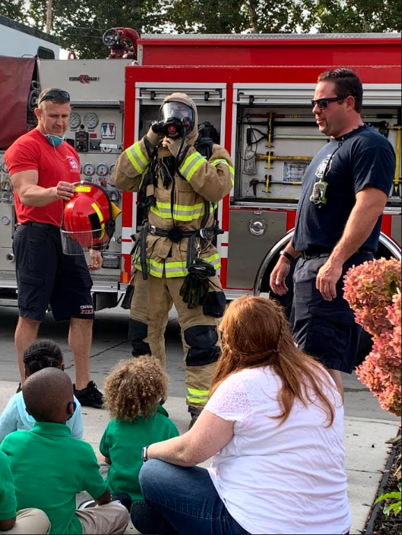 OmahaFireDept's tweet photo. Huge thank you to the Nelson Mandela Early Childhood Development Center for inviting us out last week! Our Station 21 C-shift crews had a wonderful time teaching fire safety and giving the students a tour of our fire engine.
#FirePrevention #FireSafety #OFDCares https://t.co/rjZixIsTmt