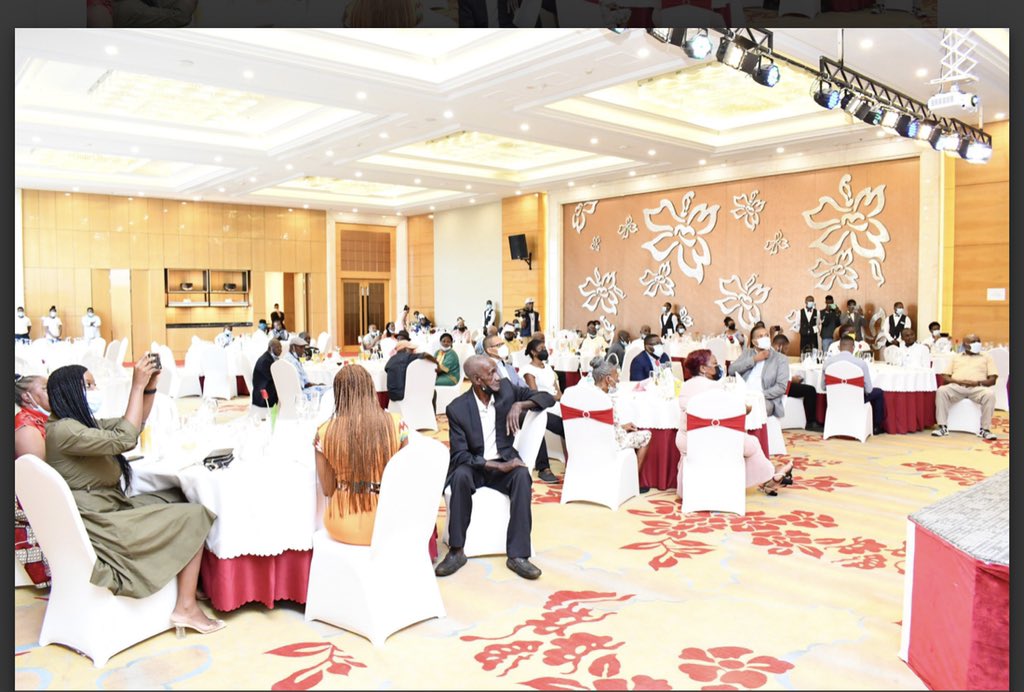 Comida benéfica con ocasión al día mundial de las personas de edad( avanzada).