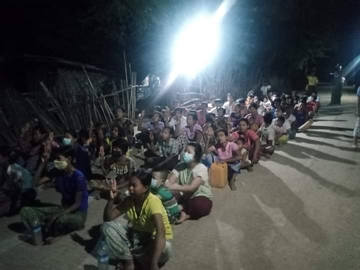 ItYein's tweet photo. Residents from a village in Salingyi Township staged banging pots and pans night strike against military dictatorship.

REFUGEES NEED HELP

#Oct4Coup
#WhatsHappeningInMyanmar https://t.co/UDThTaVcbI