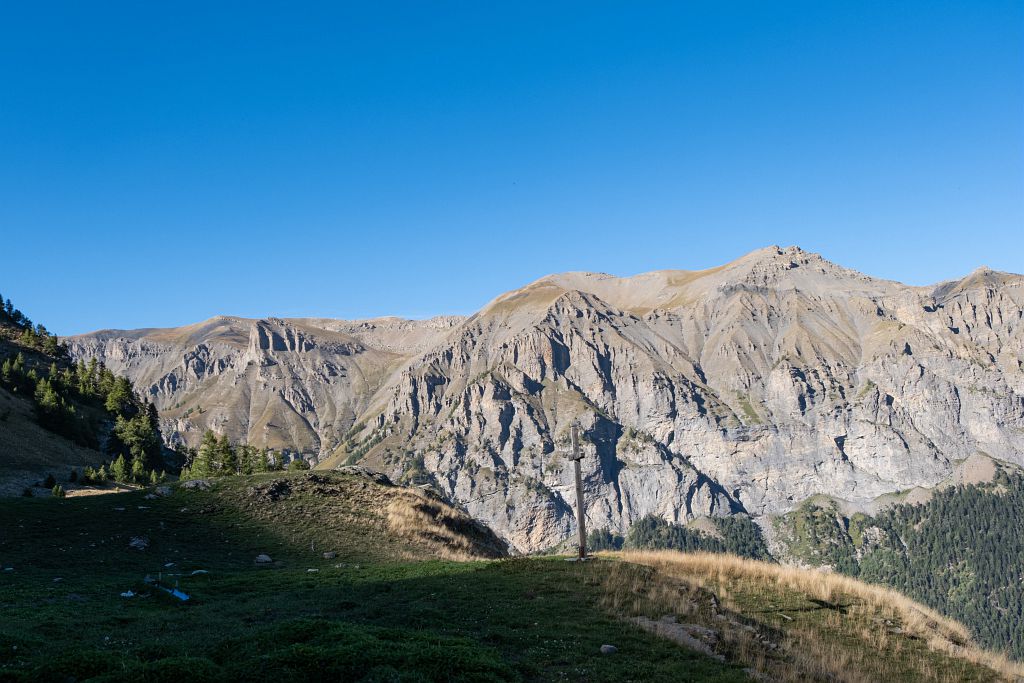 PnEcrins's tweet photo. Hop, on oublie la météo humide du jour avec ces beaux clichés de début d'#automne en provenance directe de l'#Embrunais !
📷 M. Coulon - PNE https://t.co/JzuCvXUllG