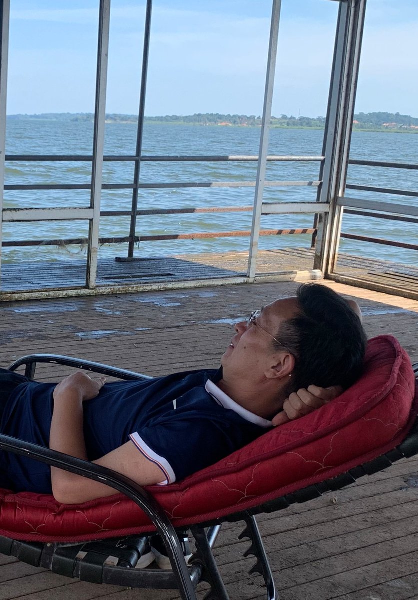 Come here in Uganda and enjoy the fruits &amp; breeze from Victoria lake.😍