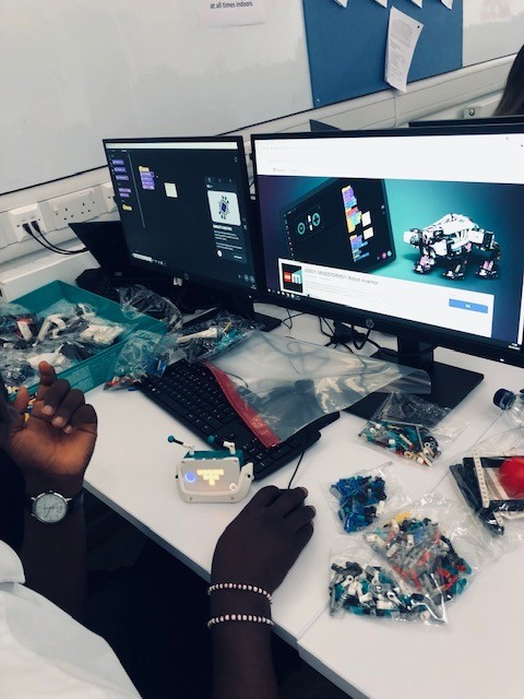 LaRetraite6's tweet photo. We're excited to have received 15 #Lego Robot Inventor kits. Year 12 #TLevelDigital students are currently building their first problem solving robots. Other year groups are also looking forward to using them in lessons. More pics to come soon!  #STEM #robotics LEGO_Group https://t.co/UUOmgqgwyJ