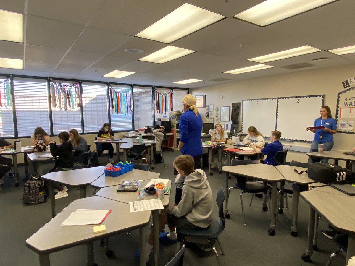aszahn66's tweet photo. Close Reading in math @CmsColts https://t.co/QAf5WCyN6E