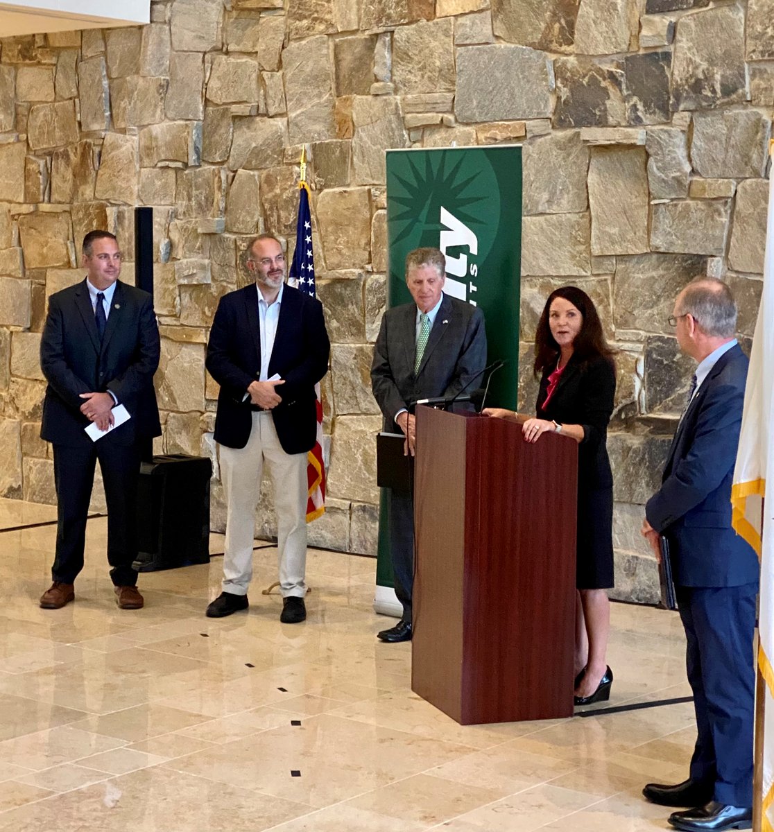 SkillsRI (@skillsforri) on Twitter photo We are thrilled to be on-site supporting <a href="/Fidelity/">Fidelity Investments</a> in Smithfield along with <a href="/DanMcKeeRI/">Governor Dan McKee</a>, <a href="/CommerceRI/">Rhode Island Commerce</a> Secretary of Commerce Stefan Pryor, and many others as #Fidelity announces 350 new #jobs coming to #RhodeIsland, in addition to 500 announced in spring! #JobsinRI #SkillsRI We are thrilled to be on-site supporting <a href="/Fidelity/">Fidelity Investments</a> in Smithfield along with <a href="/DanMcKeeRI/">Governor Dan McKee</a>, <a href="/CommerceRI/">Rhode Island Commerce</a> Secretary of Commerce Stefan Pryor, and many others as #Fidelity announces 350 new #jobs coming to #RhodeIsland, in addition to 500 announced in spring! #JobsinRI #SkillsRI