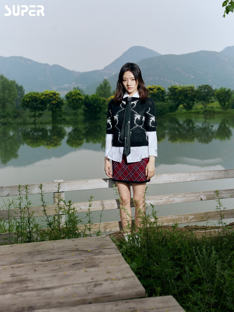 renminarchive's tweet photo. #RenMin for Super Magazine

“And the future journey that belongs to her is, to be able to be an independently shining star, and yet being able to play her own role in the splendid galaxy, working hard to sparkle.”

#任敏 https://t.co/GX81JY8Qzj