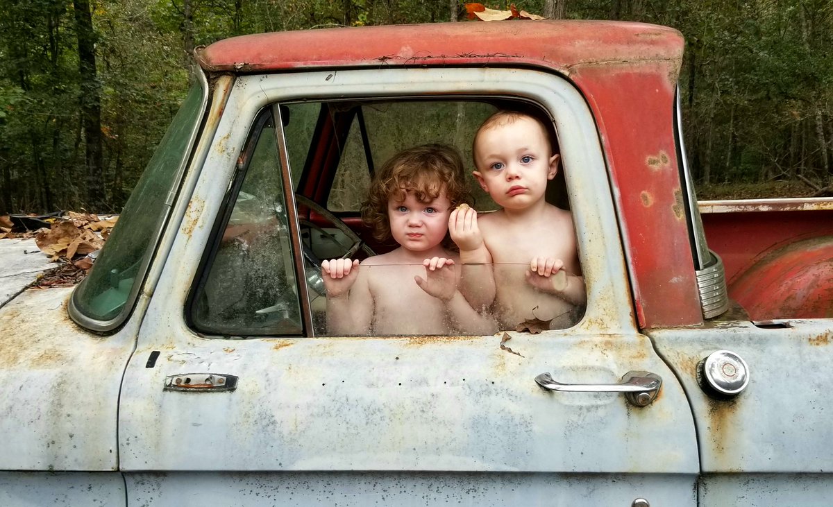 dirtyhippiebug's tweet photo. I know I JUST said that parenting is shitty, but also. I love love love my little humans and it is crazy cool to watch them grow and teach them about the world and how to be humans https://t.co/2wG7iLQ9fe