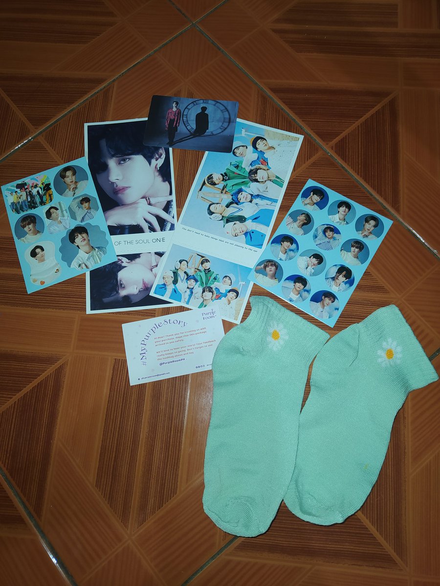 btsarmyinfinit3's tweet photo. Hello @PurpleRoomPH ! 🥺😭 ang daming ganap this past few days tas unexpected na umuwi sakin si V!😭 Thank you supeeer!! And sa freebies, thank you yung socks talaga ang cutiee 😍😍 and sa packaging safe na safe na dumatinggg! 🙇 Stay safe po &amp; healthy! 💜
#MyPurpleStory https://t.co/QSeFRZRDGq