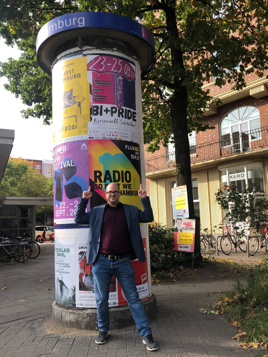 BiPlusPride's tweet photo. Bi+Werbung an Hamburgs Kultursäulen: Hast Du sie gesehen? An 75 unsere Plakate #BiVisibility

Danke an @LSVDHamburg und Gleichstellungsbehörde für Finanzierung!

#bipluspride #biwerbung #bipride #biplus #bi #bisexuell #pansexuell #kultursäule #litfasssäule #bisichtbarkeit #lsvd https://t.co/DB89FdYAb3