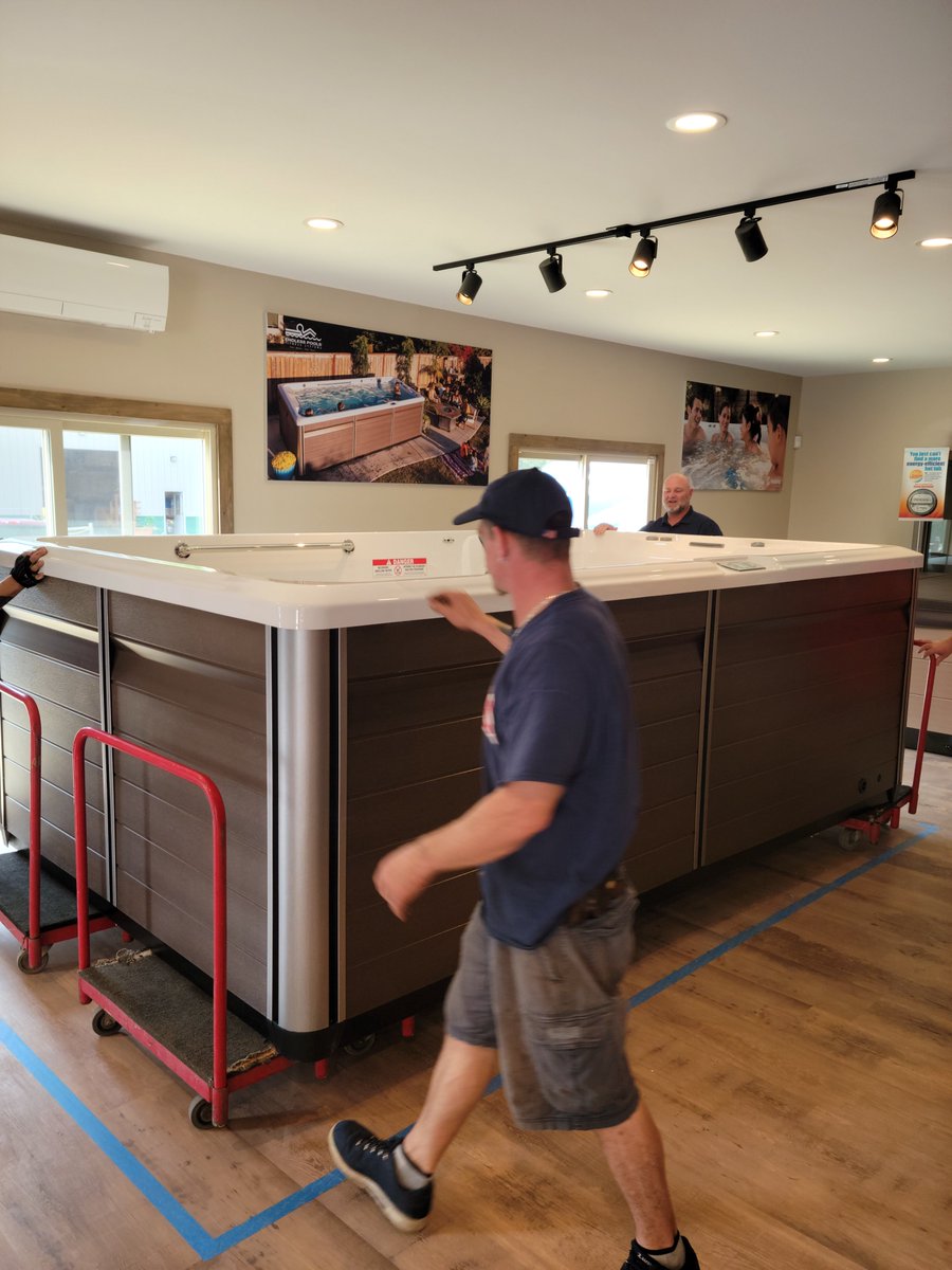 AllenSpas's tweet photo. There's nothing like watching our team in action. The wonderful words we receive from recent deliveries is something we do not take for granted. We are so grateful for our amazing team and the incredible products that we get to deliver to help change people's lives! 💦#SwimSpas https://t.co/zFCA6k4KY5