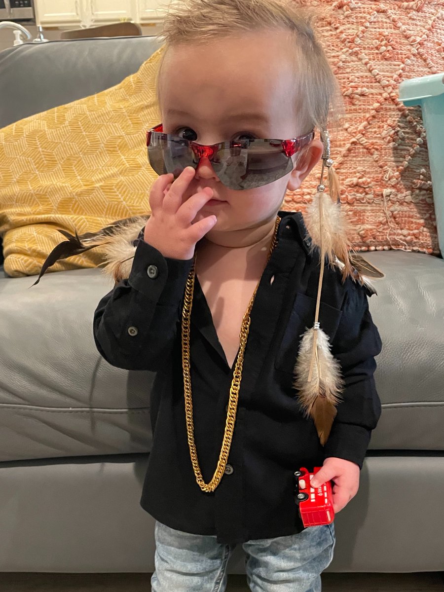 jaredknetzer's tweet photo. Community service week at my son's preschool. To kick it off, they were asked to dress as their favorite community service hero. Obviously, he had to dress up as @DogBountyHunter https://t.co/feKm5ySgEr