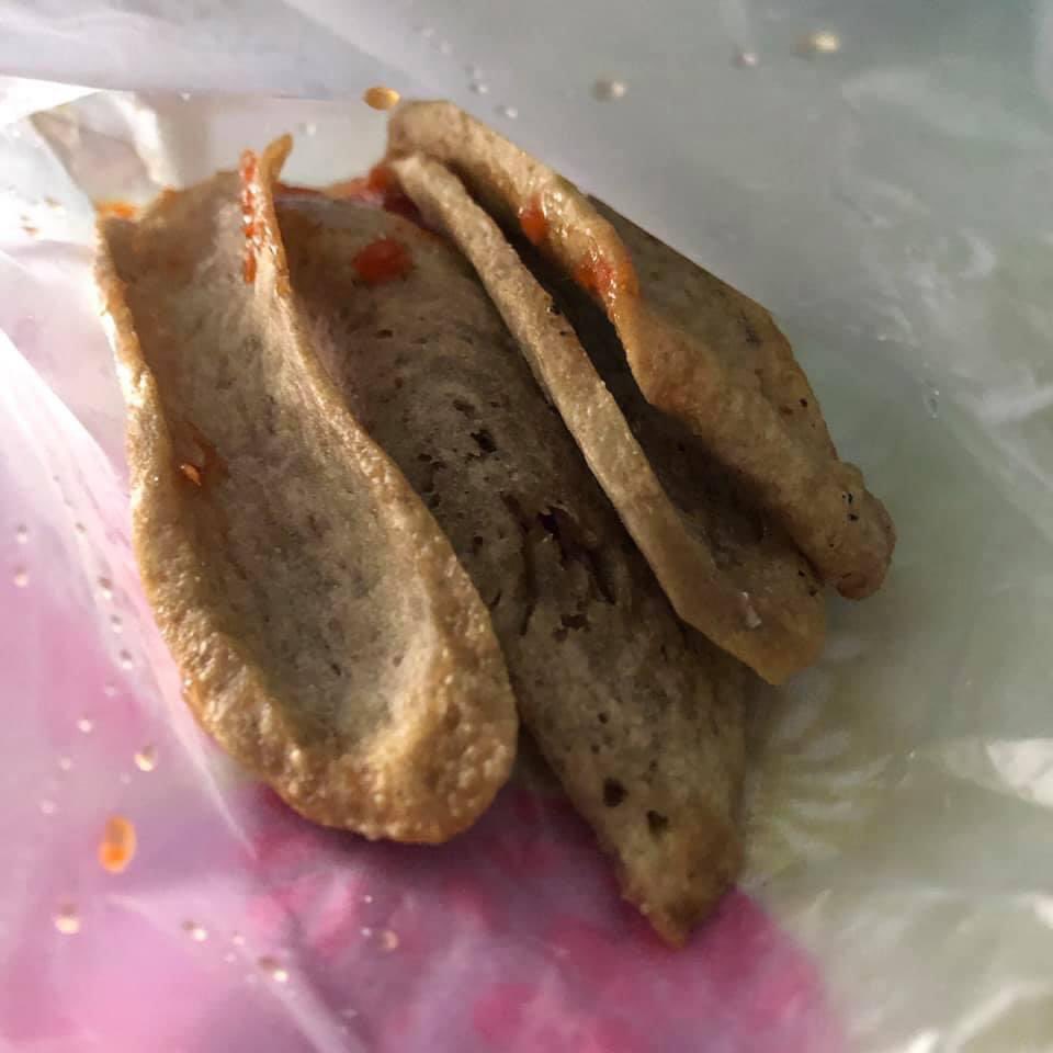 zahIDGAF2's tweet photo. Siapa ingat lagi dulu2 balik sekolah beli kopok lekor macam ni? 😂 https://t.co/E2DalZ37ea