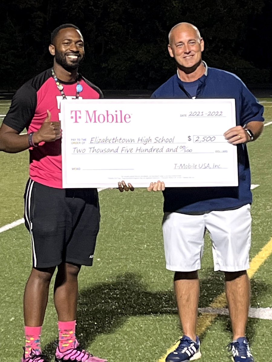 Jermaine, our amazing Hometown Expert presenting a $2,500 check to @EHSAthletics20 on behalf of <a href="/TMobile/">T-Mobile</a> #TMobileGoesLocal #GoPanthers