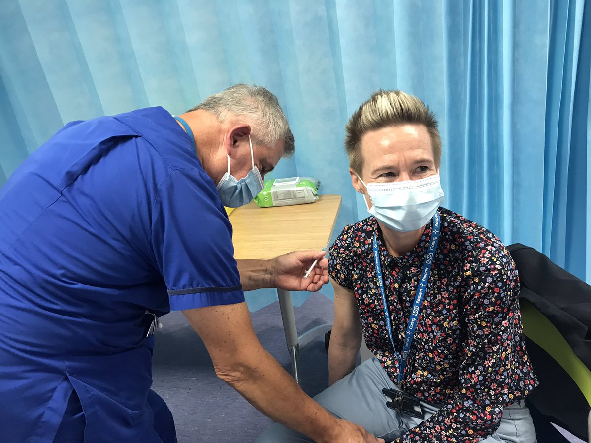 beckswarren22's tweet photo. It’s was great to see our CEO @spikeystace and our Medical Director @RuthLongfellow having flu and Covid vaccines together to protect our patients and staff @RJAH_NHS @STW_ICS https://t.co/0fXVM8p9ej