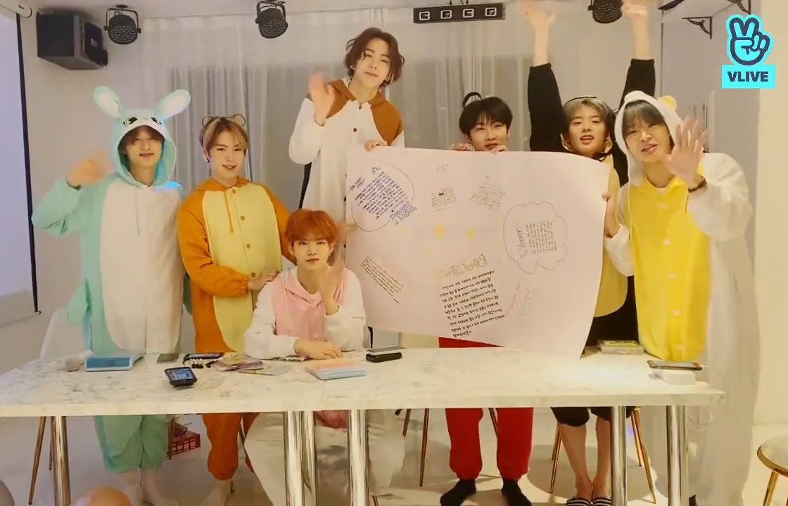 mji_chimchim's tweet photo. Love, verivery!!
#1000DAYSWITHVERIVERY
#지금부터_베리베리한지_천일째
#베리베리 #VERIVERY https://t.co/2Uo5SDmYvR