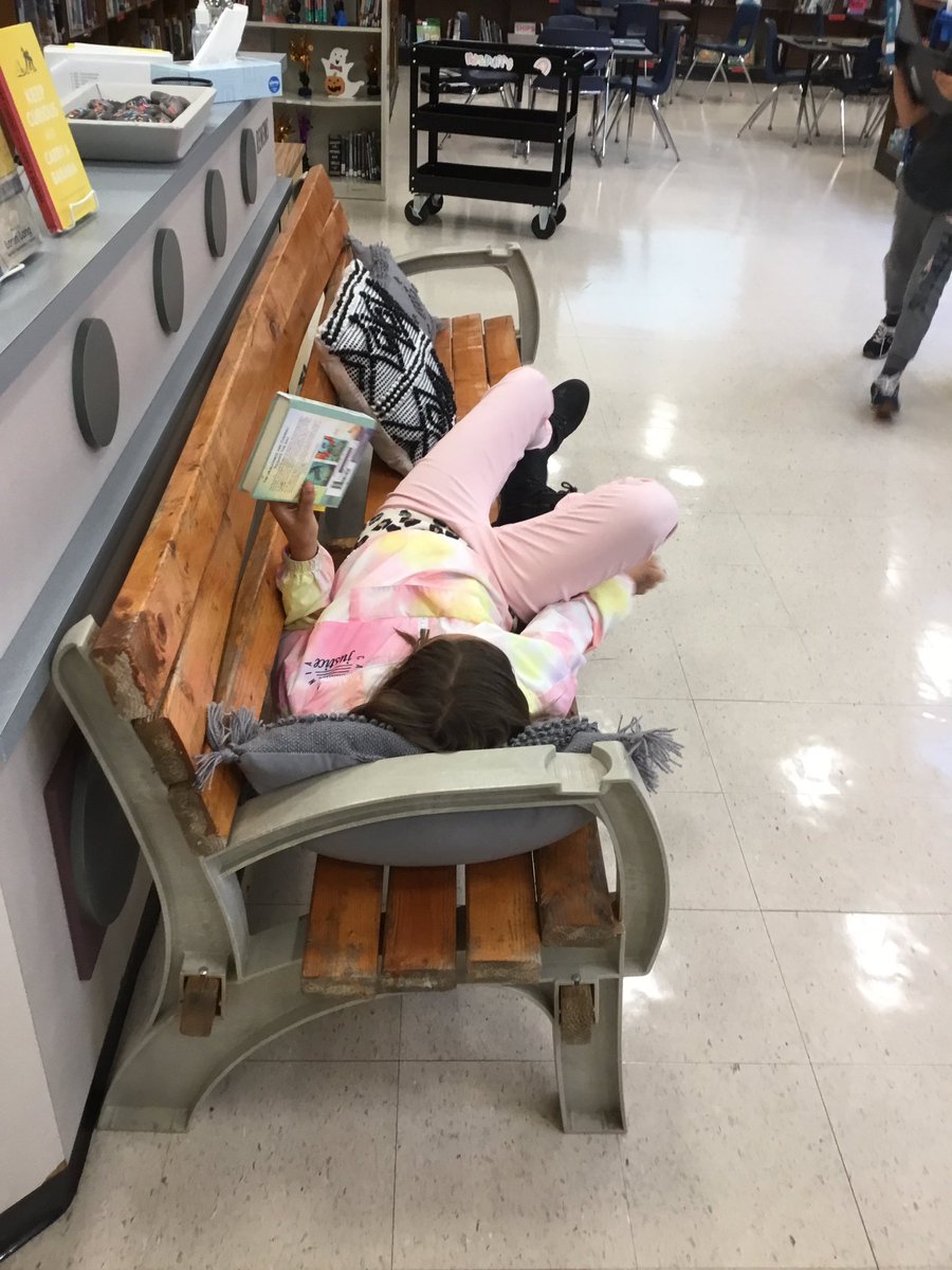 MrAlbertSES's tweet photo. A variety of activities being offered in the learning hub #ppsedtech #MondayMotivation #masscue #flexibleworking https://t.co/NNdQJWwpsg