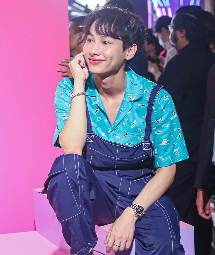 NotiBLOficial's tweet photo. 🗓04 OCTUBRE en TAILANDIA🗓
#GunAtthaphan quien interpretó a Third en #TheoryOfLove cumple 28 años.😍😍
Latinoamérica y todos los fans de habla HISPANA le desean un Feliz Cumpleaños 🥳🎂🥳
#BL #NotiBL #ATp28thLoveInfinity https://t.co/ZVVsMPBq8j
