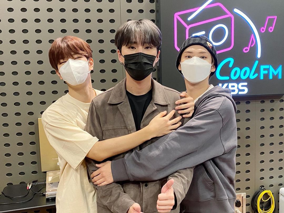 from celebrating skz’s debut anniversary, kingdom win, seungmin’s birthday, comebacks and show wins, and being 2mins counselling center, we are so grateful for young k and dekira staff always supporting skz. thank you for creating fun mondays for us staydays. we love you so much!
