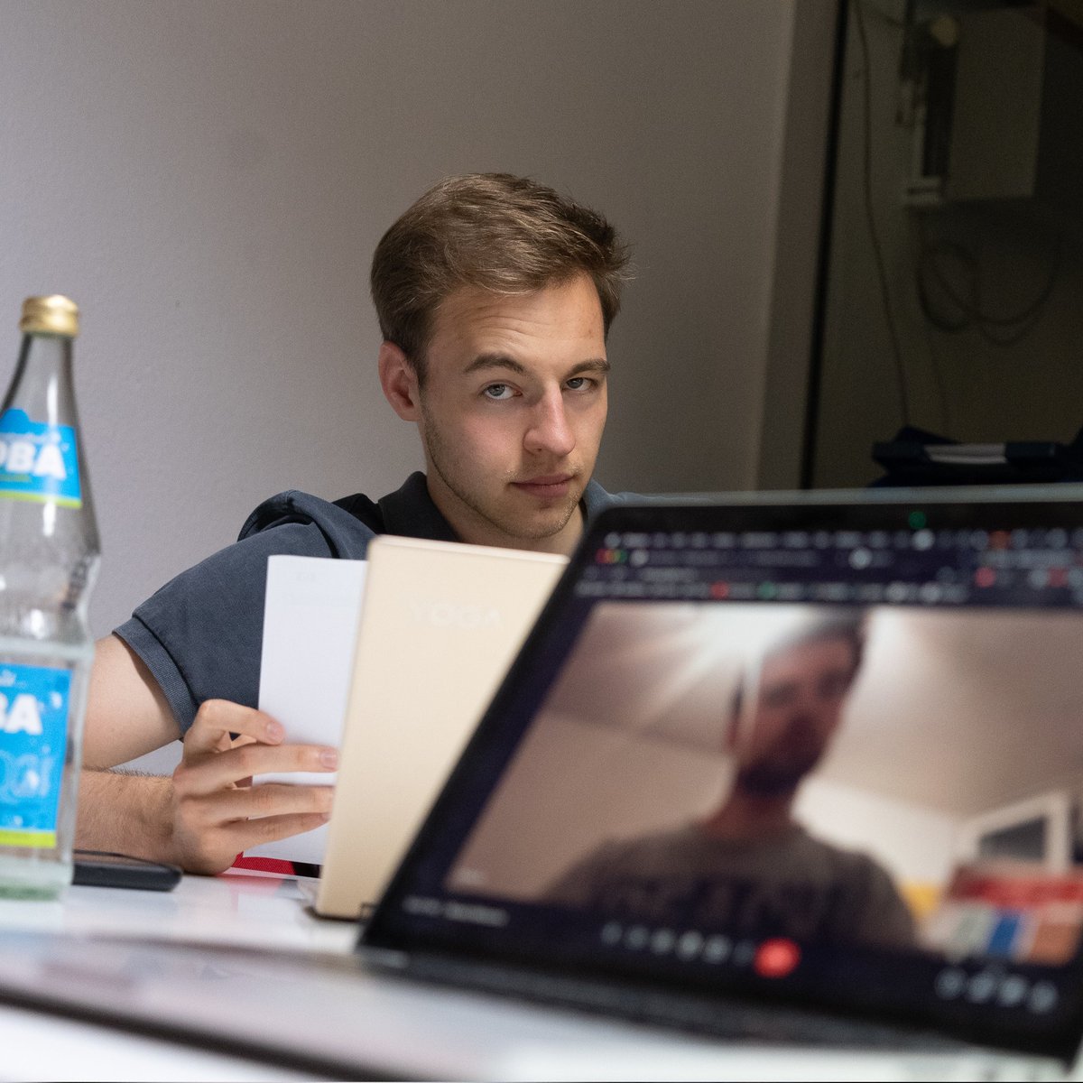 muncommand's tweet image. We may or may not have tried to ask Alex to get in front of the camera.

#muncommand #mymun #debatebetter #debatetheworld #mun #modelunitednations
#conference #app #session #mondays #trends #unimpressed #BushFunk #no