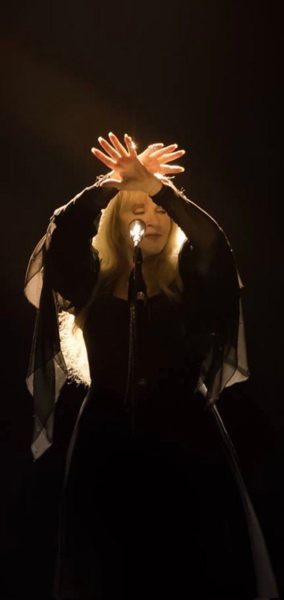 Exit blocked! Go "Straight Back."

Flight Attendants get it. 

#FleetwoodMac #StevieNicks #AFA #EmergencyTraining