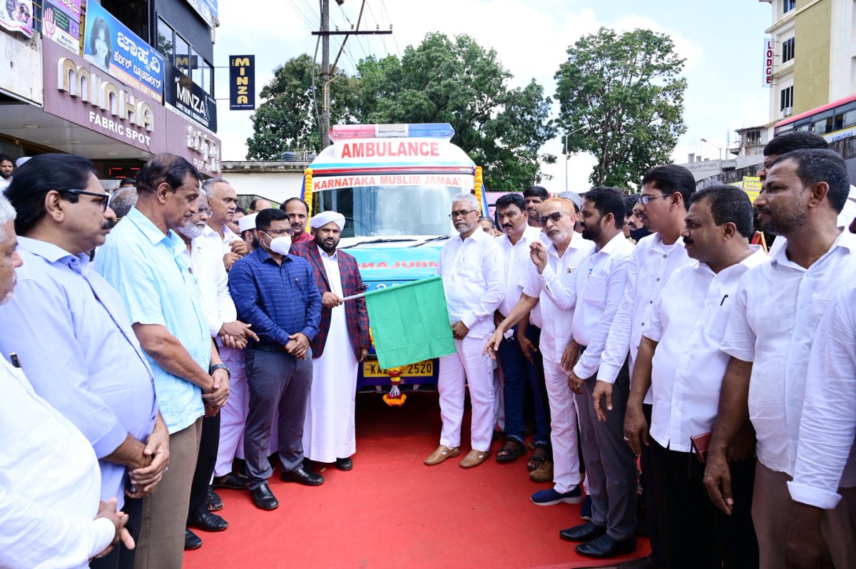 statekmj29's tweet photo. ಕರ್ನಾಟಕ ಮುಸ್ಲಿಂ ಜಮಾಅತ್ ಪುತ್ತೂರು ತಾಲೂಕು ಸಮಿತಿ ಜನರ ಸೇವೆಗೆ ಸುಸಜ್ಜಿತ ವೆಂಟಿಲೇಟರ್ ಆಂಬುಲೆನ್ಸ್ ಅನ್ನು ಲೋಕಾರ್ಪಣೆ ಮಾಡಿತು.

#Kmj #KarnatakaMuslimJamaath #Puttur #KmjPuttur https://t.co/SfmBhvM6ew