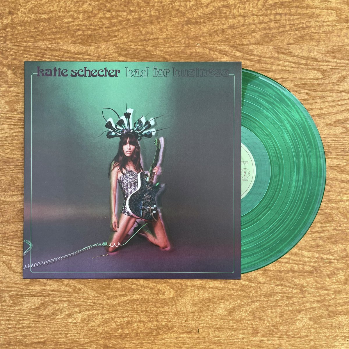 SoulStepRecords's tweet photo. Now you have meet @KatieSchecter 
Now you know we are dropping “Bad For Business” on vinyl

Check out the LTD/100 variant of this record - JADE GREEN VINYL. 

Perfectly complimenting the artwork, these will go fast. Dropping to SSR Subscribers on Oct 9.  Sign up for free today! https://t.co/6Cr48XIdRr